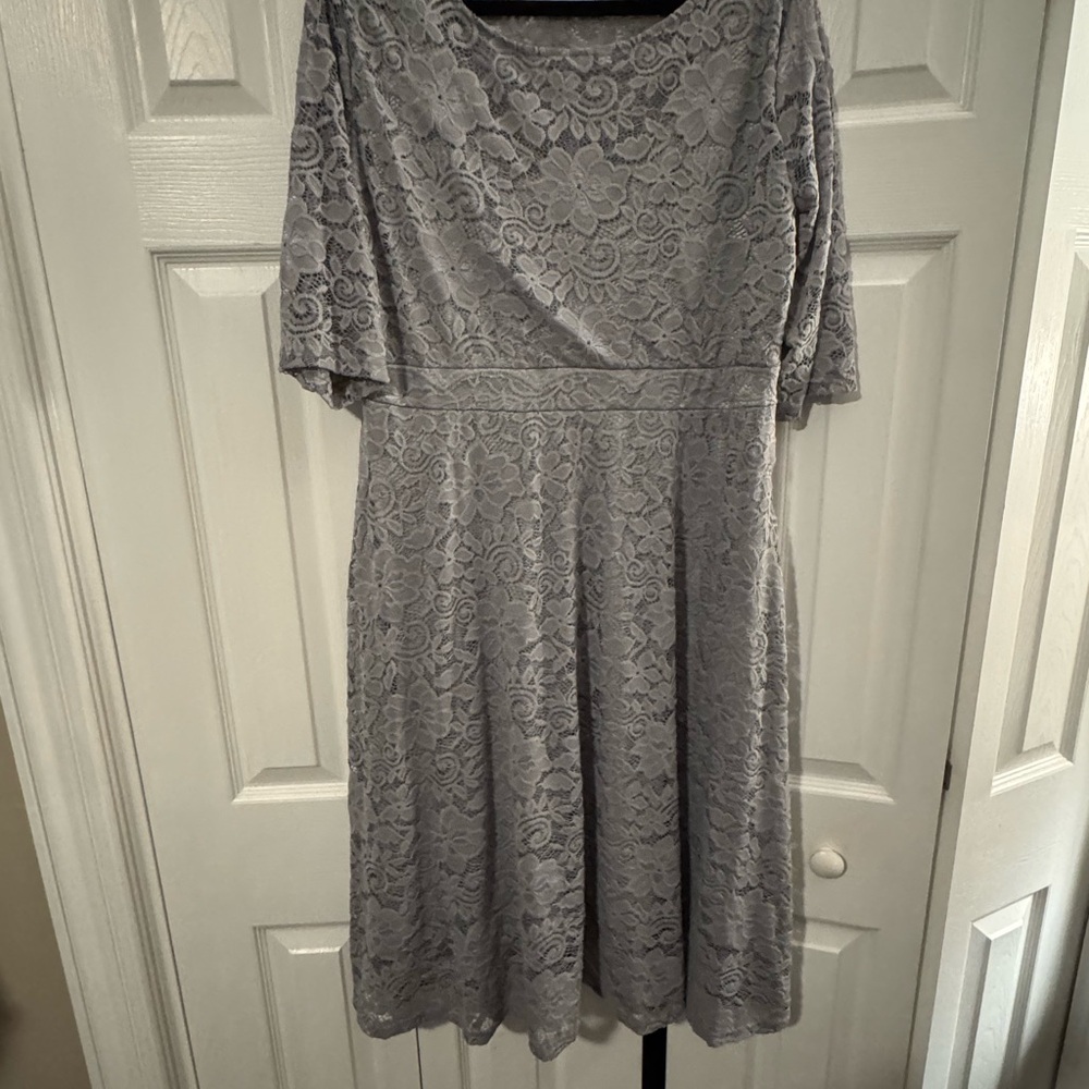 Chic Lace Midi Dress in Gray